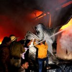 Al menos 12 muertos por incendio en una tienda en Bombay