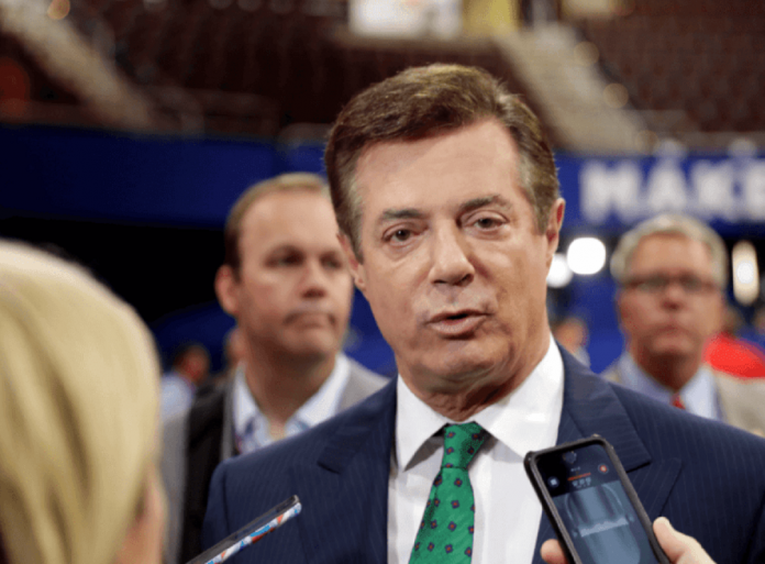 Exjefe de campaña de Trump colaboró con ruso durante su arresto domiciliario