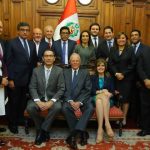 Presidente de Perú llega al Congreso para defenderse de destitución