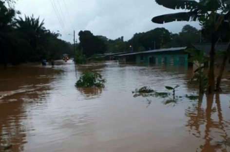 Al menos 100 familias afectadas por las inundaciones en Colón