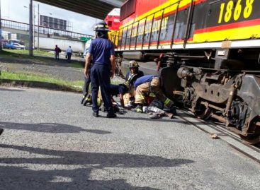 ¡Qué impacto! Peatón fue atropellado por un tren en 4 Altos de Colón