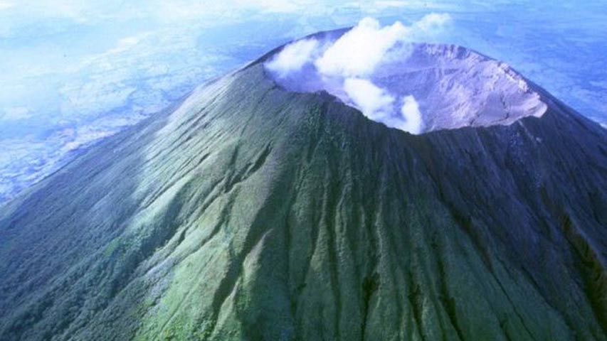 El volcán Chaparrastique de El Salvador generó pequeñas explosiones