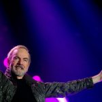 Neil Diamond anunció que padece parkinson y que deja los escenarios