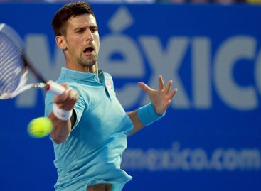 Novak Djokovic ganó su primer juego en el torneo Kooyong Classic
