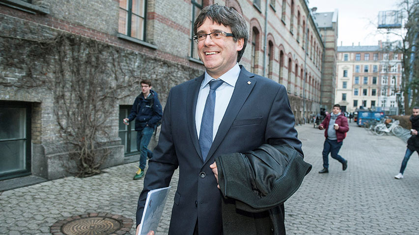 Puigdemont se reúne con opositores daneses en el Parlamento