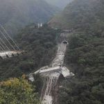 Nueve muertos dejó caída viaducto en Colombia