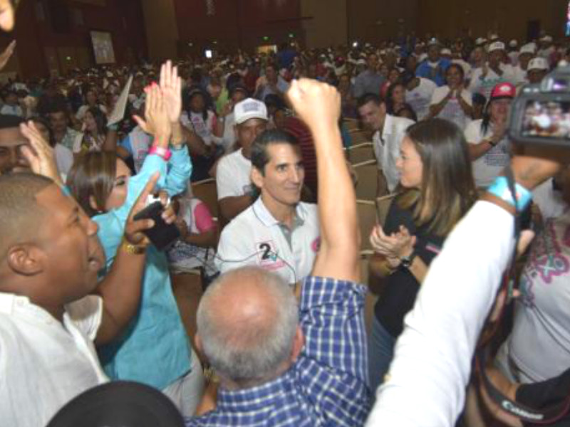 El acta de proclamación de Roux como nuevo presidente de Cambio Democrático