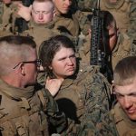 Soldados de Estados Unidos protestan frente al Pentágono contra el abuso sexual