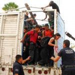 Detuvieron a 125 migrantes escondidos en camiones y casa de seguridad en México