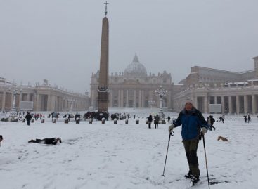 El Vaticano amaneció cubierto de nieve