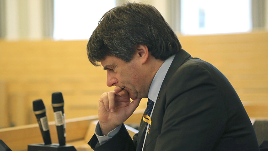 Juez procesó a Puigdemont y 12 políticos por rebelión en Cataluña