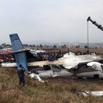 40 personas murieron tras estrellarse un avión en Nepal
