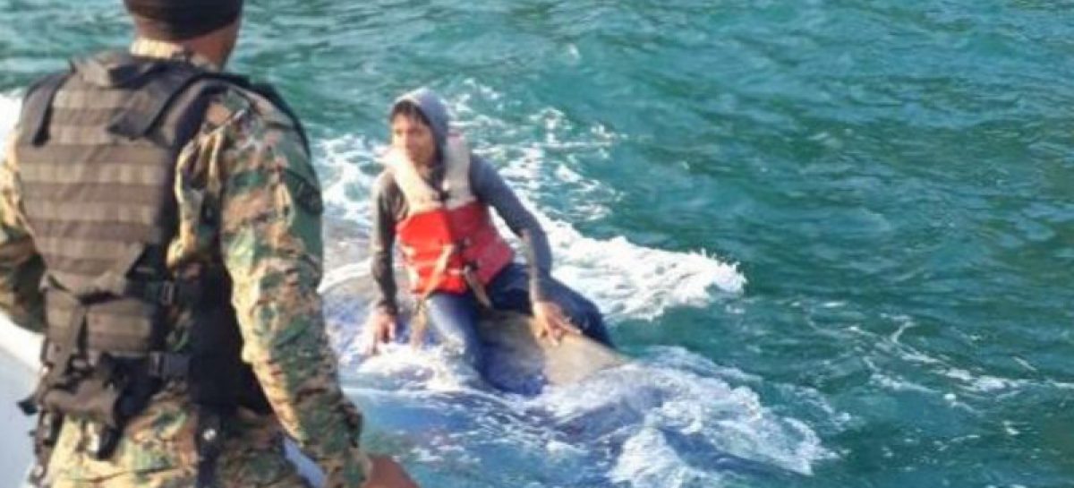 Rescatan a 10 inmigrantes tras naufragio de embarcación en Puerto Obaldía