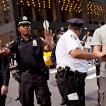 Estudiantes de centro universitario de Nueva York fueron evacuados por amenazas