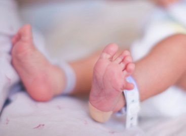 Un milagro: Dieron de alta a la recién nacida más pequeña del mundo: Pesó media libra al nacer