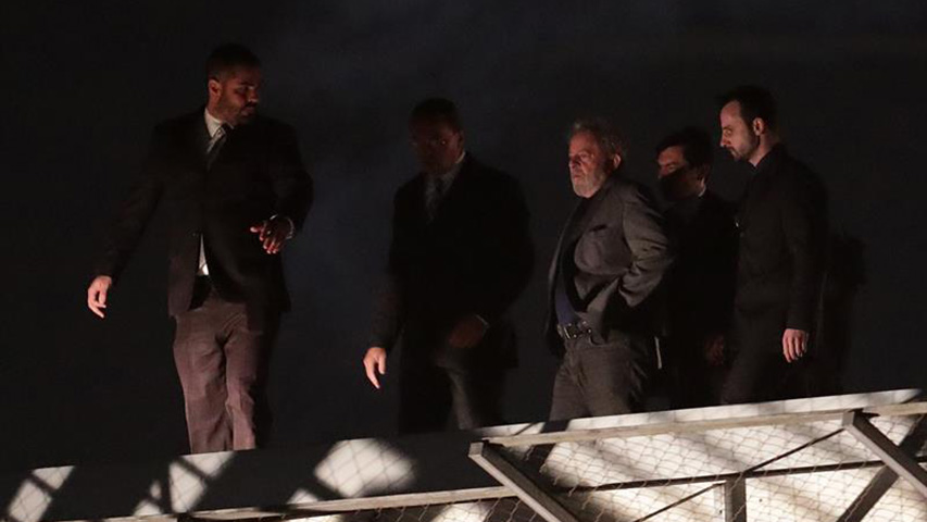 Disturbios durante ingreso en prisión de Lula dejaron al menos 9 heridos