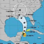 Miles de evacuados y vías incomunicadas por lluvias en Cuba