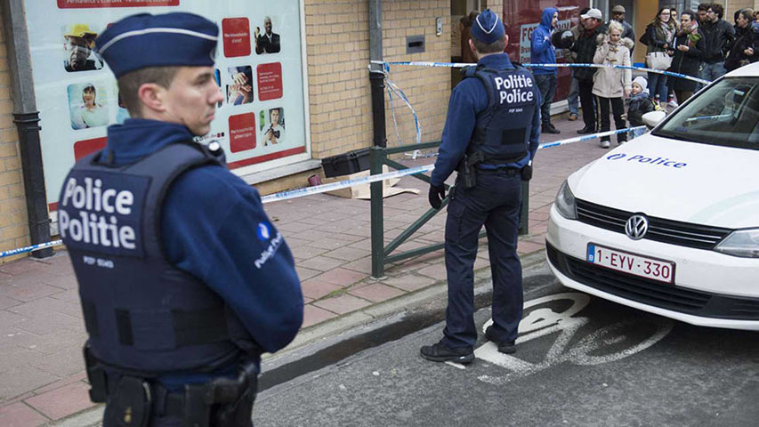 Un presunto terrorista mató a dos policías y un civil en Bélgica