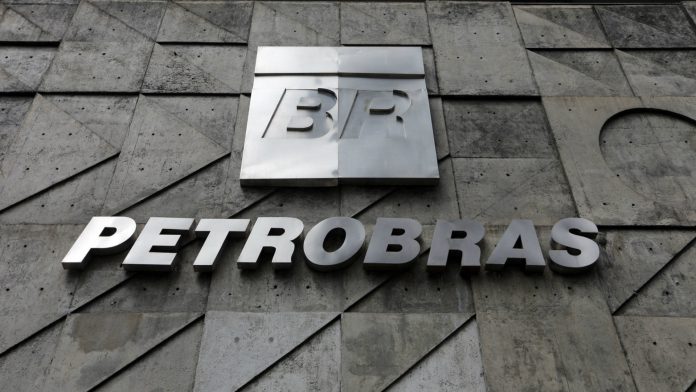 Petrobras redujo precio de diésel por huelga de camioneros en Brasil