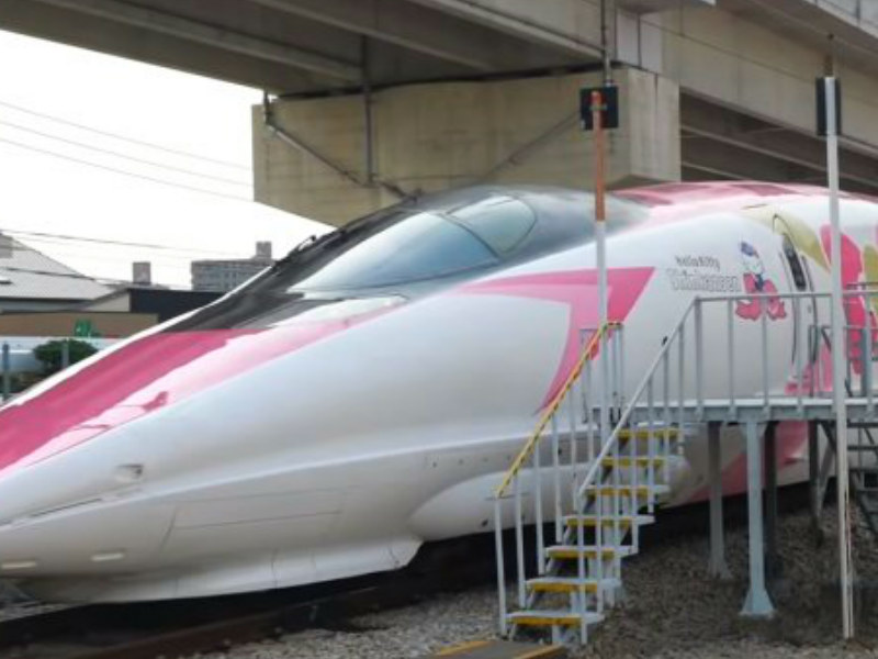 tren bala de Hello Kitty