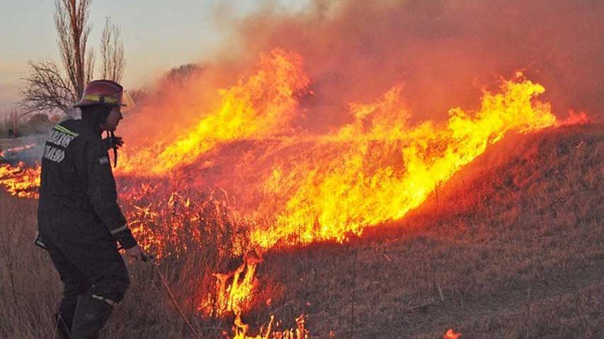 Incendio obliga a evacuar a cerca de 2.000 personas en Colorado