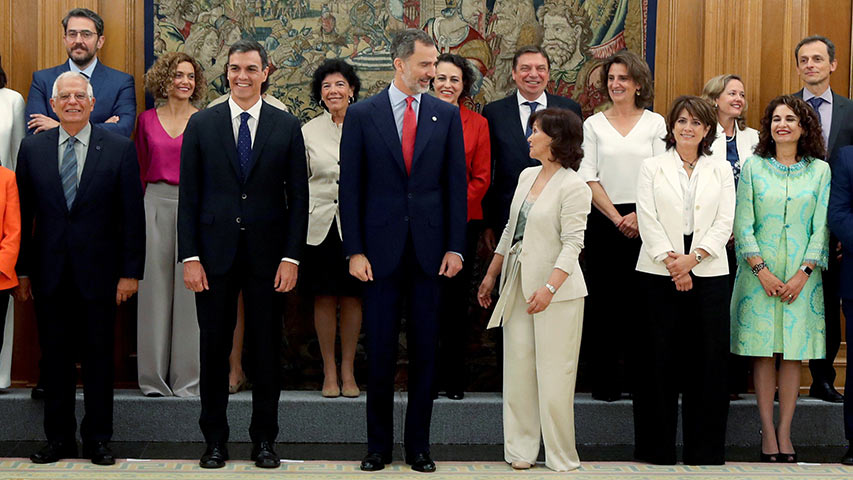 Gobierno de Pedro Sánchez promete sus cargos ante el rey de España