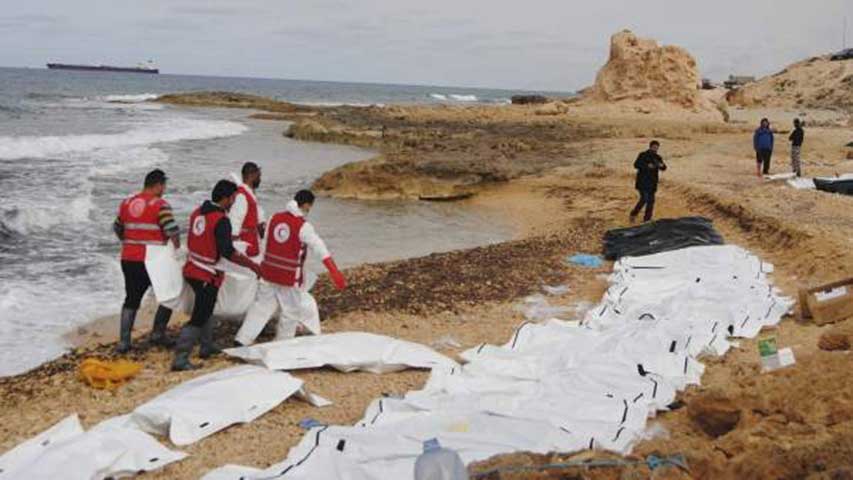 11 migrantes murieron tras naufragar precario bote frente a Túnez