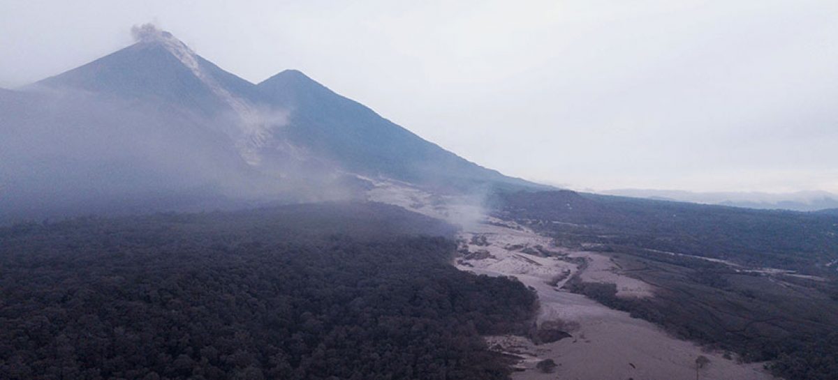 Cifra de muertos por volcán de Fuego en Guatemala se elevó a 99