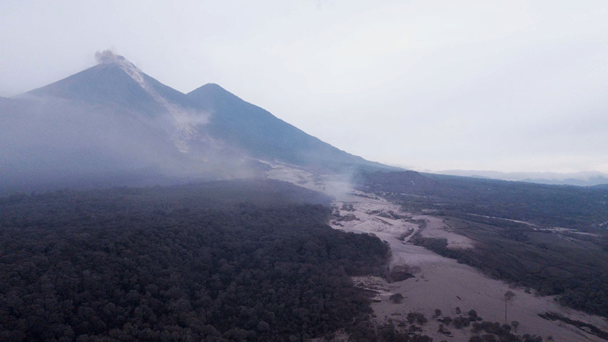 Cifra de muertos por volcán de Fuego en Guatemala se elevó a 99