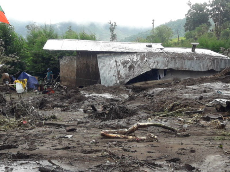 Dos muertos tras quedar sepultados por alud de tierra en Bajo Grande de Chiriquí