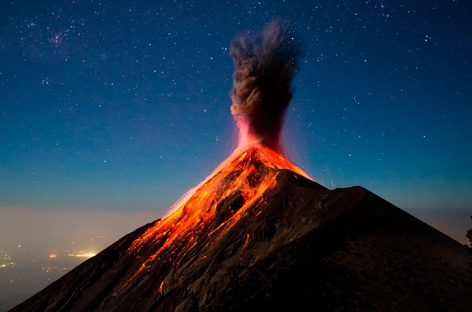 Volcán de Fuego de Guatemala amaneció con cinco explosiones por hora
