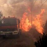 Una persona murió tras combatir incendio forestal en California