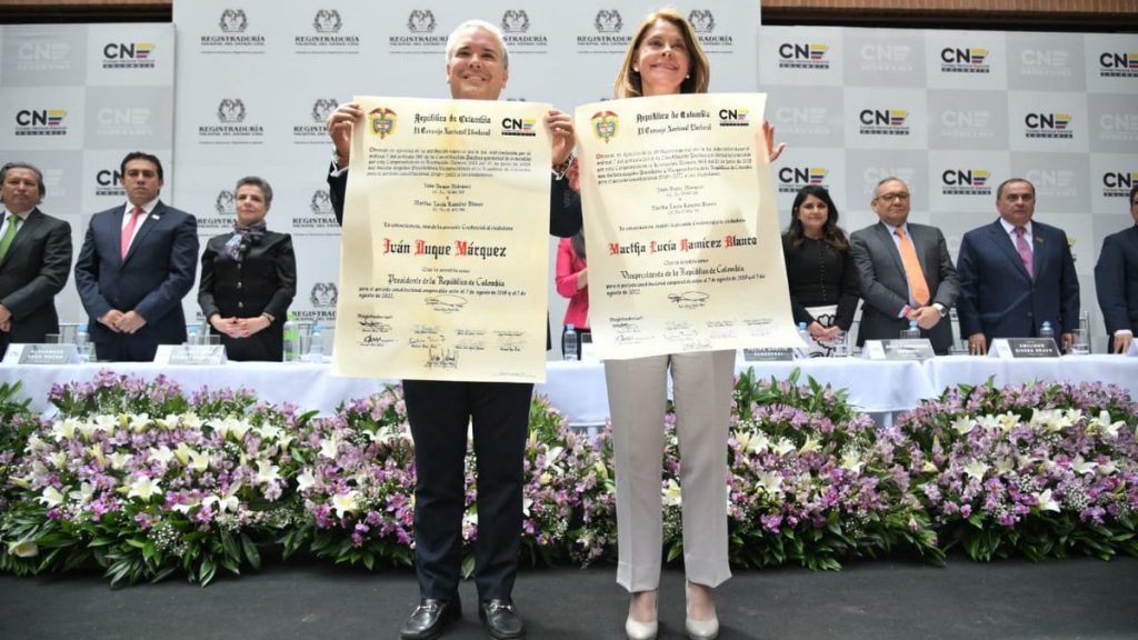 Iván Duque recibió credencial como presidente de Colombia