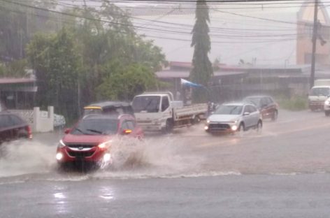 Inundaciones en la ciudad de Panamá tras fuertes lluvias