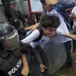 Policía de Nicaragua capturó a tres jóvenes y los acusó de “terrorismo”