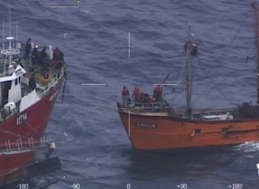 Encontraron pesquero argentino hundido con siete tripulantes