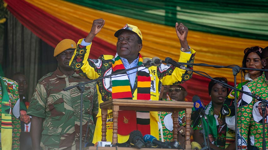 Presidente de Zimbabue habló con líder opositor para calmar situación