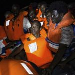 Open Arms sigue en el mar con 87 rescatados a la espera de puerto