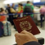 Venezolanos deben presentar pasaporte para ingresar en Ecuador
