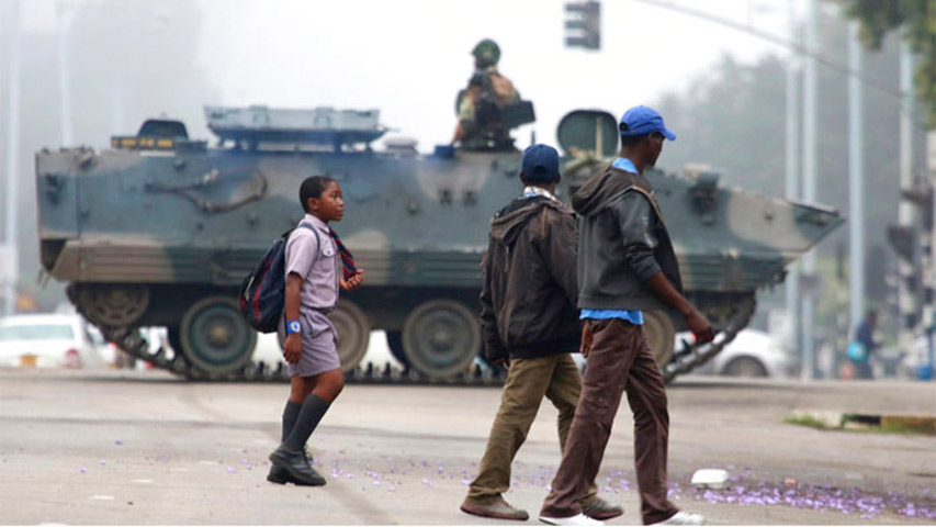 Ejército y Policía Zimbabue enfrentan a manifestantes opositores en Harare