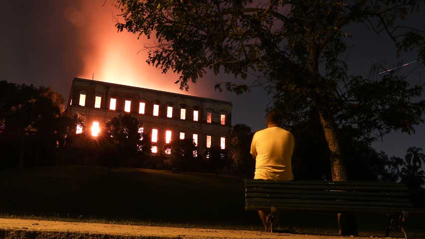 Incendio que destruyó el Museo Nacional de Río de Janeiro fue sofocado