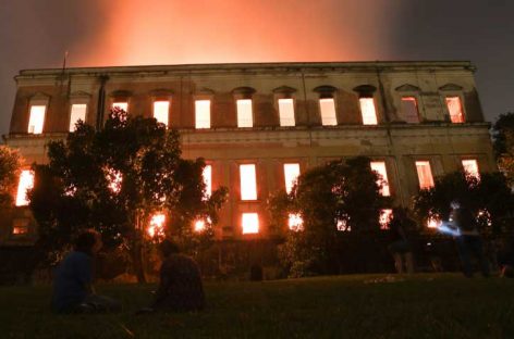 Incendio consumió Museo Nacional de Río de Janeiro