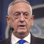Mattis llegó de sorpresa a Afganistán para reunirse con Ghani
