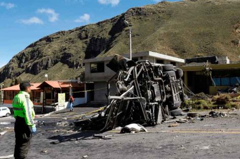 Accidente de autobús en Ecuador dejó cinco muertos y 27 heridos