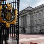 Detenido hombre en entrada del palacio de Buckingham por portar un arma