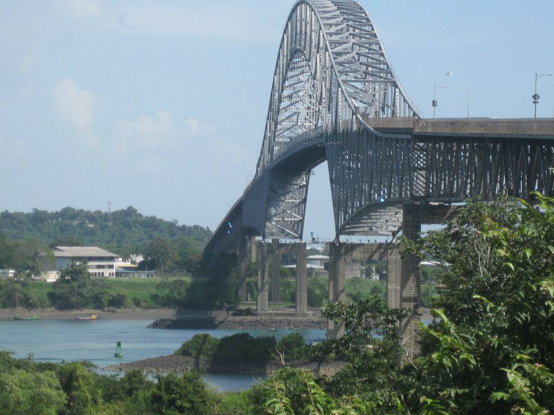 Vehículos de carga pesada estarían causando daños en Puente de las Américas