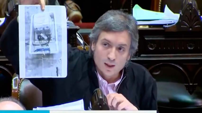 Hijo de expresidentes Kirchner llegó al juzgado a declarar en causa sobornos