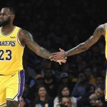 Ingram lideró primer triunfo de Lakers con LeBron James