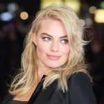 Margot Robbie negocia con Warner Bros para hacer de «Barbie»