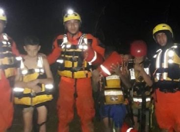 Tres menores rescatados del río Pacora tras ser arrastrados por cabeza de agua